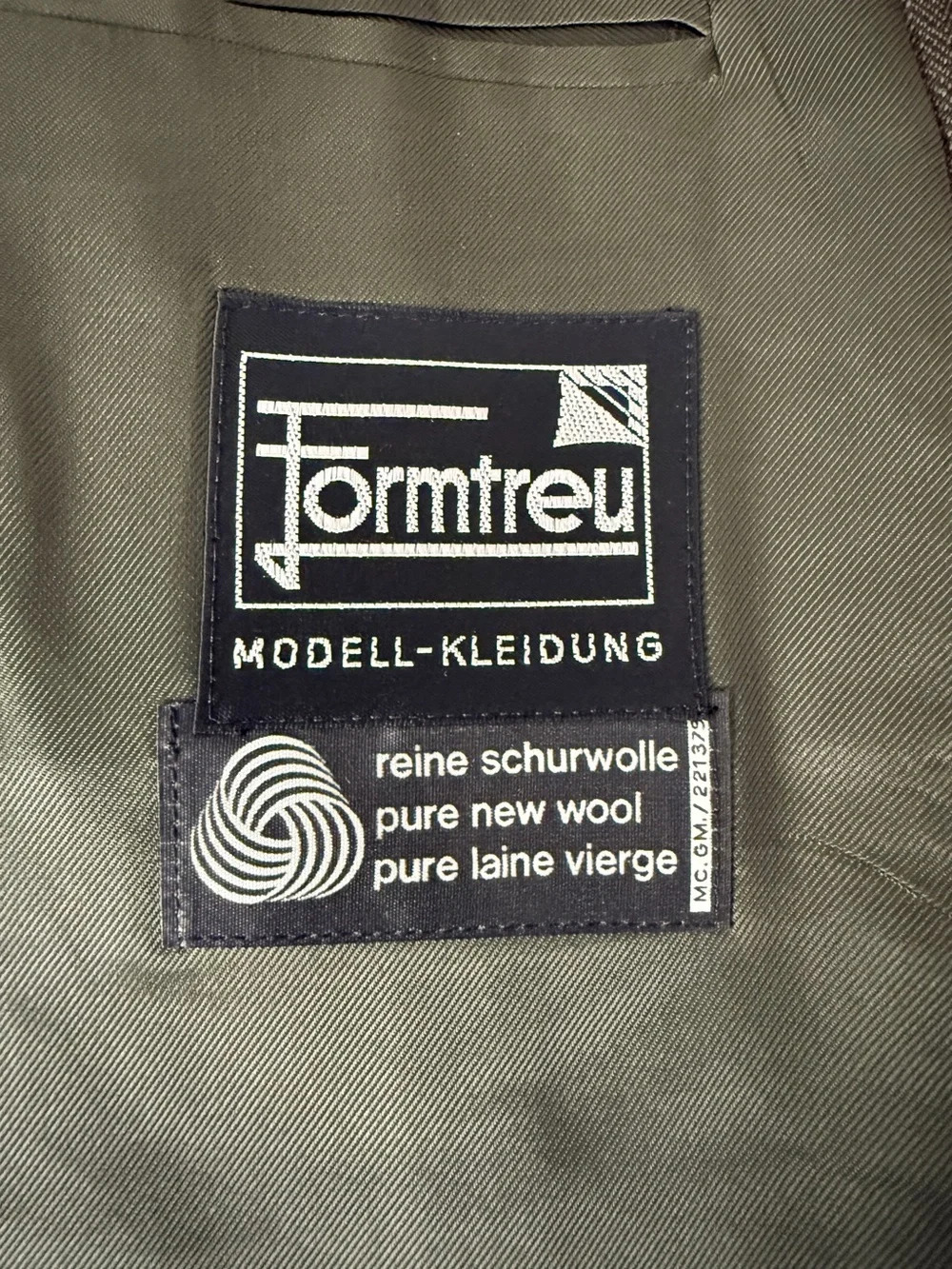 Formtreu stunning authentic